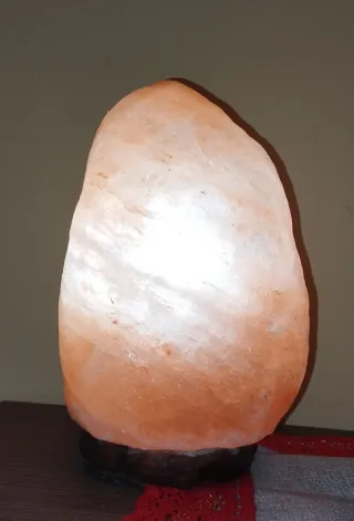 Set di due lampade di sale rosa dell'Himalaya.