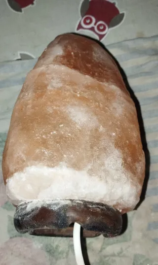 Set di due lampade di sale rosa dell'Himalaya.