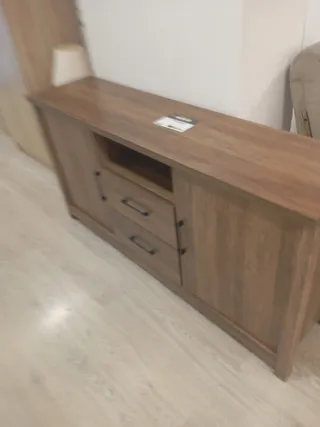 Aparador de madera marrón