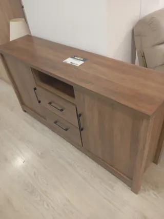 Aparador de madera marrón