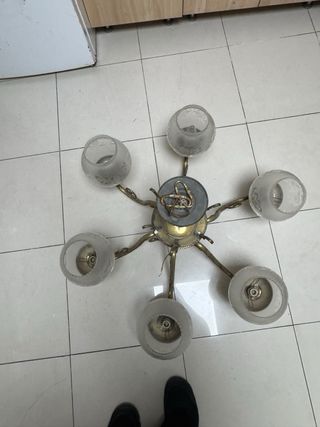 Lámparas antiguas de metal y cristal