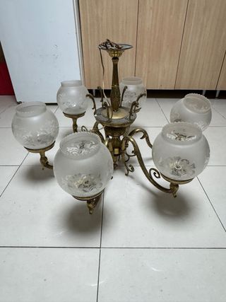 Lámparas antiguas de metal y cristal