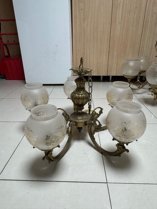 Lámparas antiguas de metal y cristal