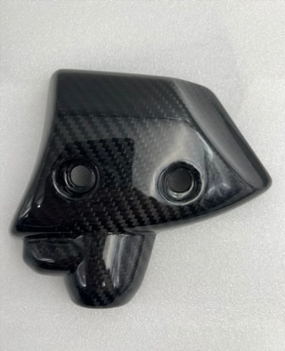 PROTECTOR DE BOMBA DE AGUA EN CARBONO R1 2009-14