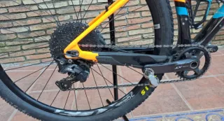 Bicicleta de montaña Giant de carbono