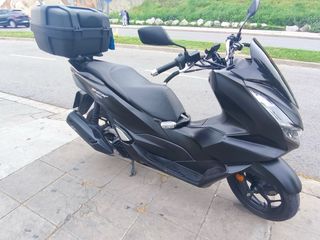 Honda PCX 125cc Maxi Scooter Automática