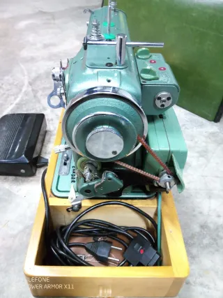 Máquina de coser Refrey 427 VZ