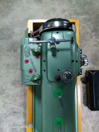 Máquina de coser Refrey 427 VZ