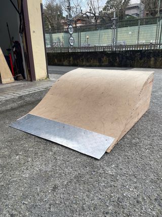 Rampa de madera para skate/BMX