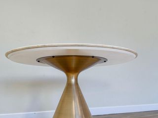 Mesa Redonda West Elm Mármol y Metal Dorado