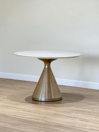 Mesa Redonda West Elm Mármol y Metal Dorado