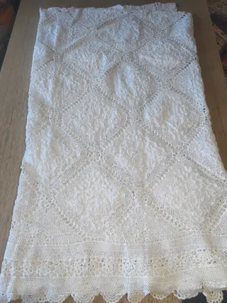 Copriletto matrimoniale ricamato