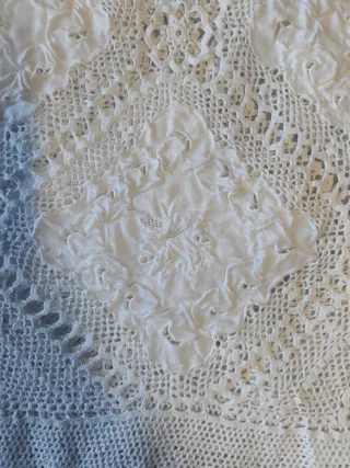 Copriletto matrimoniale ricamato