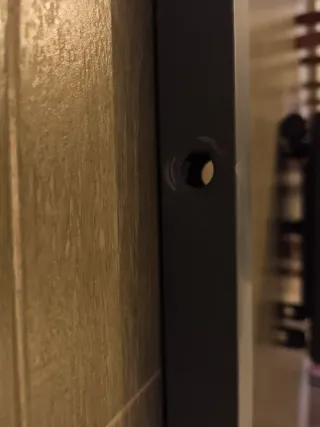 Patas para base tapizada metálicas grises.