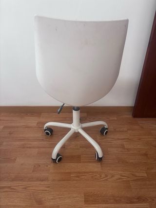 Silla de oficina con ruedas