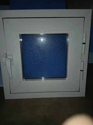 Ventana aluminio blanca cristal baño