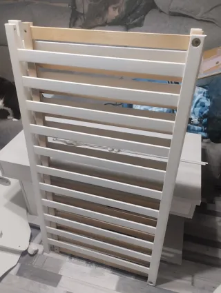 Cuna de madera con osito