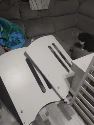 Cuna de madera con osito