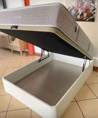 Canapé abatible y colchón gris