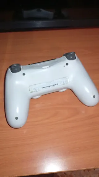 Controller PS4 Bianco + info privato