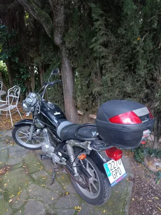 Yamaha YBR 125 Custom Negra