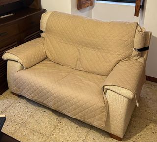 Sofá de tela beige