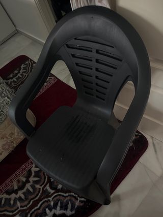 Sillas de plástico negras