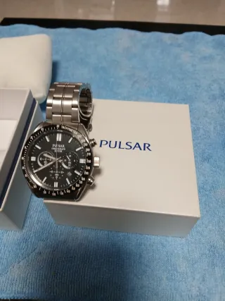 Reloj Pulsar Cronógrafo Negro y Plateado