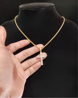 Collar Dorado con Colgante Cruz Brillante