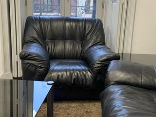 Sofá, sillón y mesa de centro