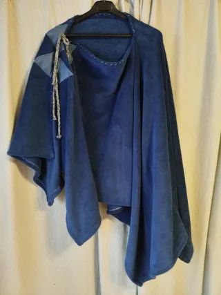 Capa o chal estilo medieval azul