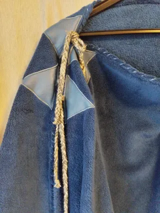 Capa o chal estilo medieval azul