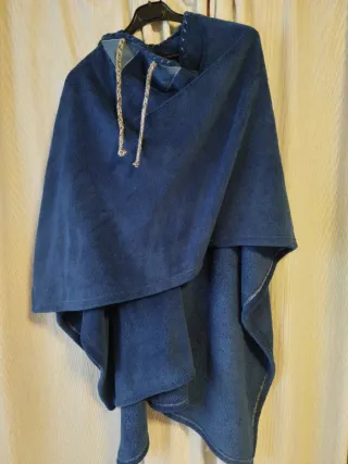 Capa o chal estilo medieval azul