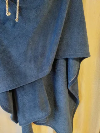 Capa o chal estilo medieval azul