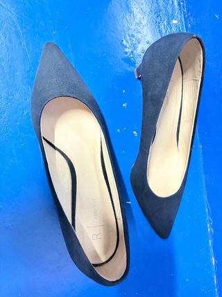 Zapatos de tacón azul marino