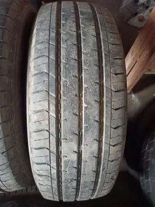 2 Neumáticos TRIANGLE 215/65-15C 104/102T