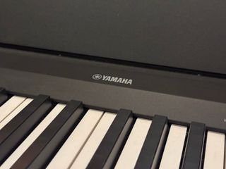Piano Yamaha P-145 B como nuevo.