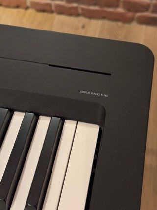 Piano Yamaha P-145 B como nuevo.