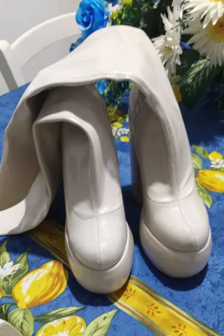 Stivali beige con plateau