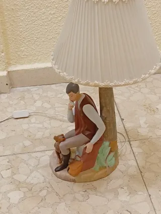 Lámpara de mesa figura y perro