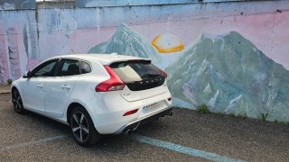VOLVO V40 R-DESING MOMENTUM