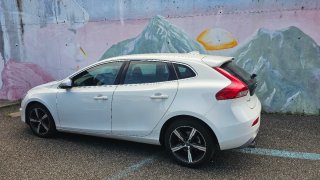 VOLVO V40 R-DESING MOMENTUM