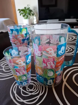 Jarra  y 6 vasos Disney personajes varios