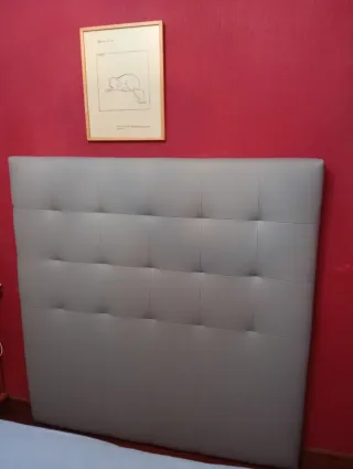 Cabezal de cama gris polipiel