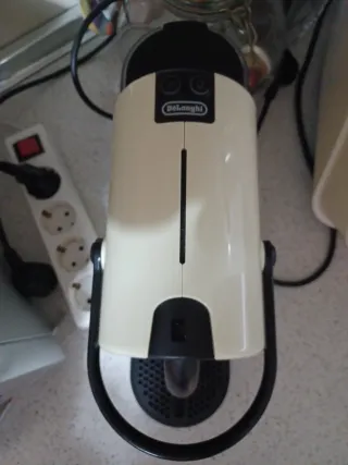 Cafetera Nespresso Beige