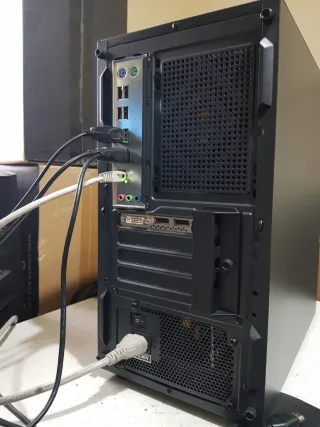 Workstation 18 Nucleos 32GB RAM Quadro K2200