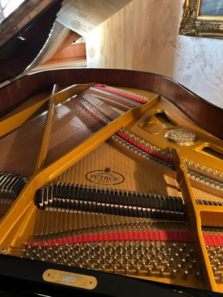 Pianoforte Petrof model Iv