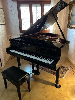 Pianoforte Petrof model Iv
