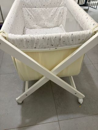 Minicuna con estrellas