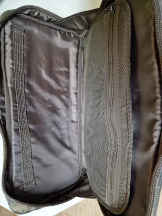 Bolso para picas y alarmas de pesca .